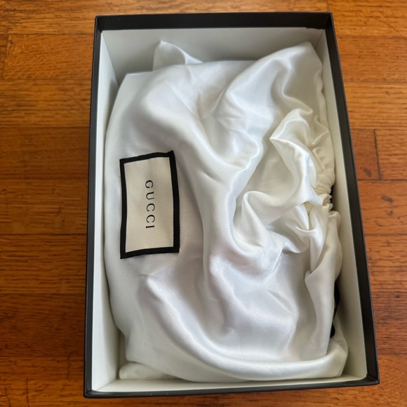 Gucci GG Marmont Mini Shoulder Bag in Black - Picture 6 of 15